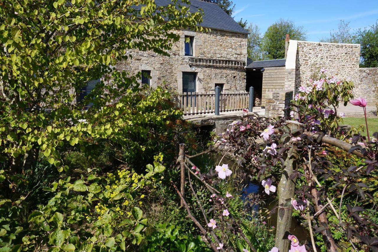 Au Fil De L'Eau Bed & Breakfast Le Vast Exterior photo