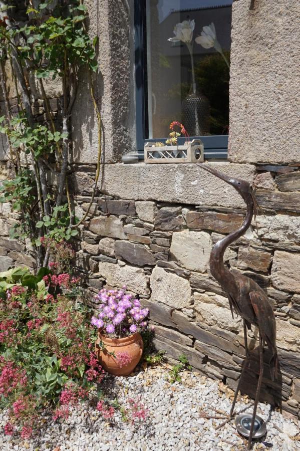 Au Fil De L'Eau Bed & Breakfast Le Vast Exterior photo