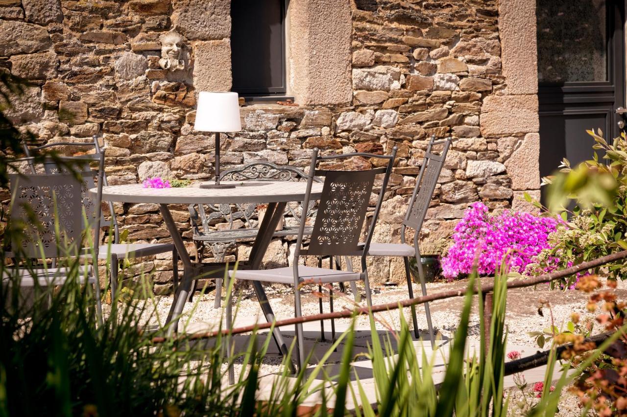 Au Fil De L'Eau Bed & Breakfast Le Vast Exterior photo
