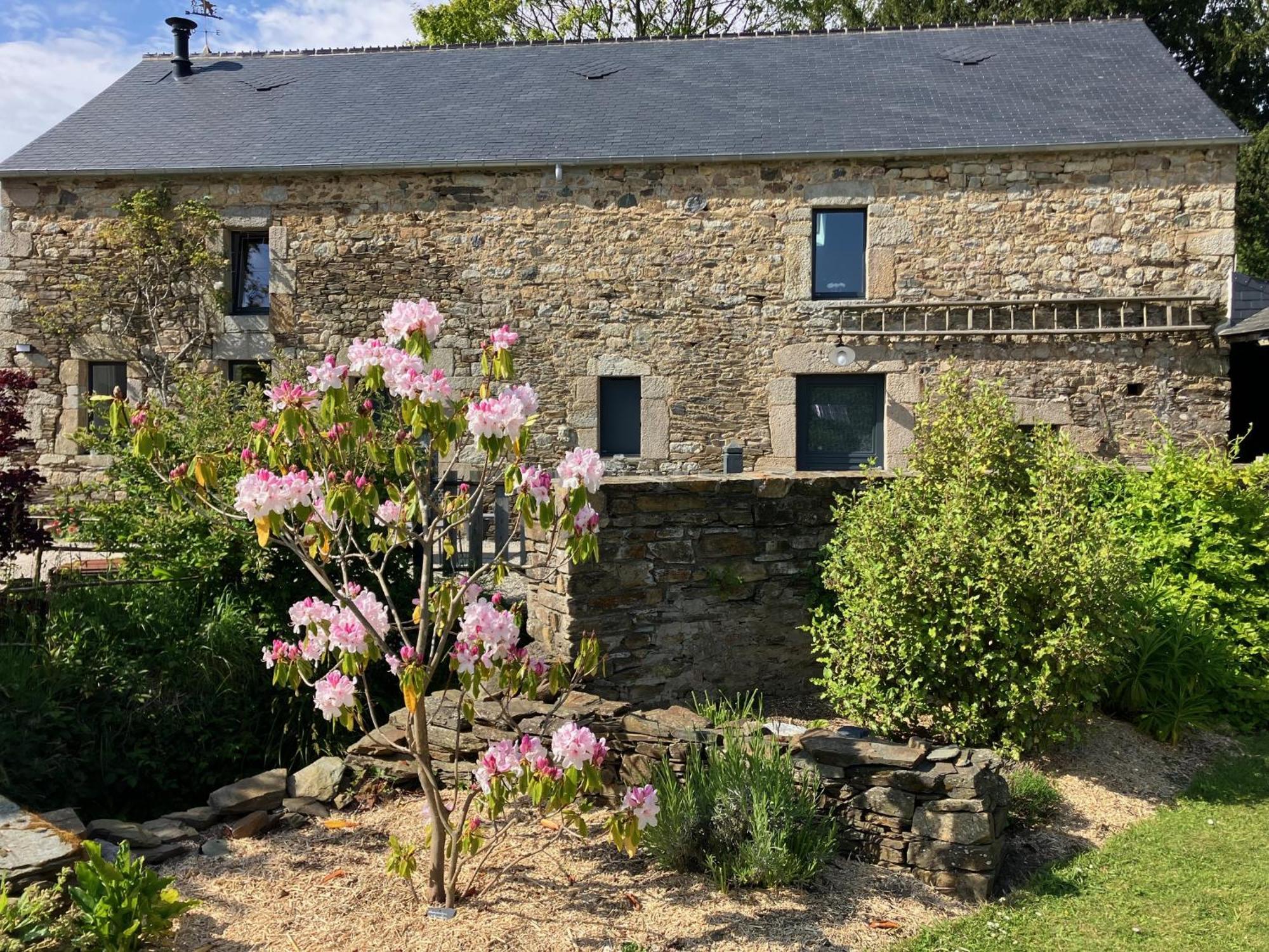 Au Fil De L'Eau Bed & Breakfast Le Vast Exterior photo