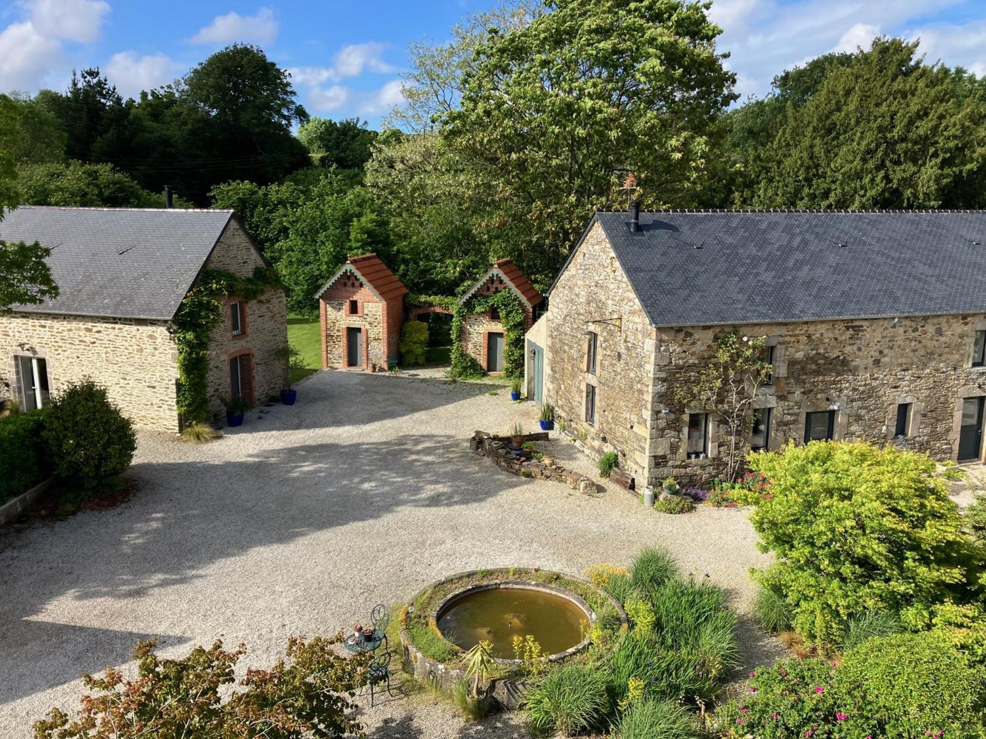 Au Fil De L'Eau Bed & Breakfast Le Vast Exterior photo
